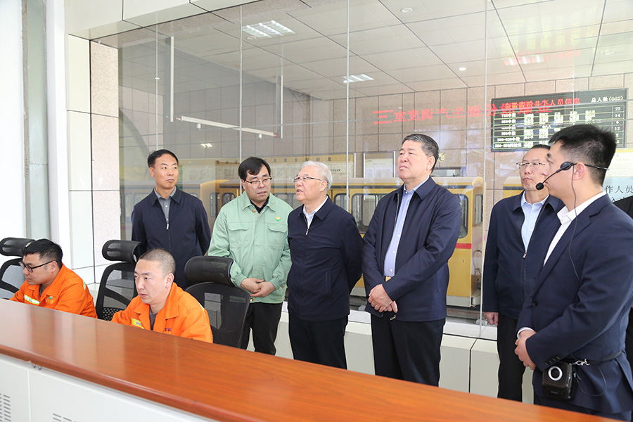 全國(guó)政協(xié)常委，省政協(xié)副主席，民進(jìn)中央常委、甘肅省主委尚勛武調(diào)研金徽股份時(shí)強(qiáng)調(diào)，要加強(qiáng)科技創(chuàng)新與人才培養(yǎng)。-900.jpg